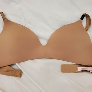 Victoria's Secret Lightly lined wireless bra- 34C